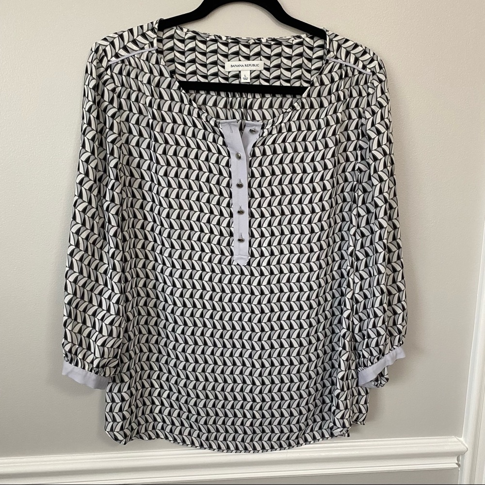 Lovely Banana Republic Top